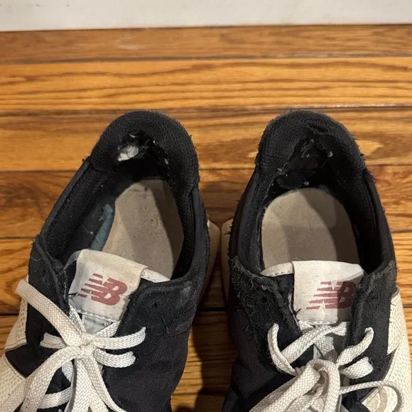 New Balance Black & White 327 Sneakers - Picture 4 of 6